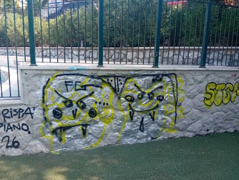 Θεσσαλονίκη: Βανδάλισαν ολοκαίνουρια παιδική χαρά