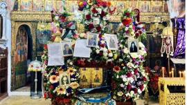 Μεγάλη Παρασκευή στην Όλυμπο Καρπάθου: Θρήνος, μοιρολόγια και φωτογραφίες νεκρών στον στολισμό του Επιταφίου