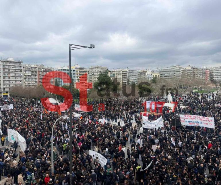 Θεσσαλονίκη: Στις 11 οι προσαγωγές στη συγκέντρωση για τα Τέμπη- Ένταση με ομάδες αντιεξουσιαστών - Φωτογραφίες και βίντεο
