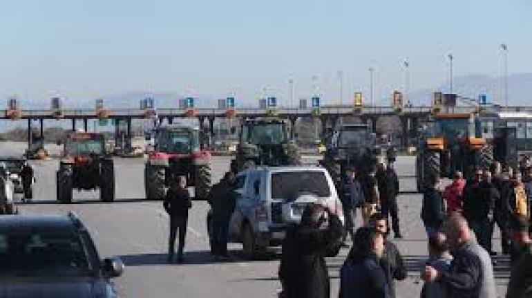 ΤΩΡΑ- Κλειστά και τα δύο ρεύματα της ΠΑΘΕ στο ύψος των Μαλγάρων μέχρι και τις 16:00-Κυκλοφοριακό χάος σε Χαλάστρα και Αλεξάνδρεια