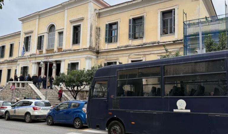 Αναβλήθηκε για τον Απρίλιο η δίκη των συλληφθέντων οπαδών στον Άγιο Κωνσταντίνο - Άρση κράτησής τους