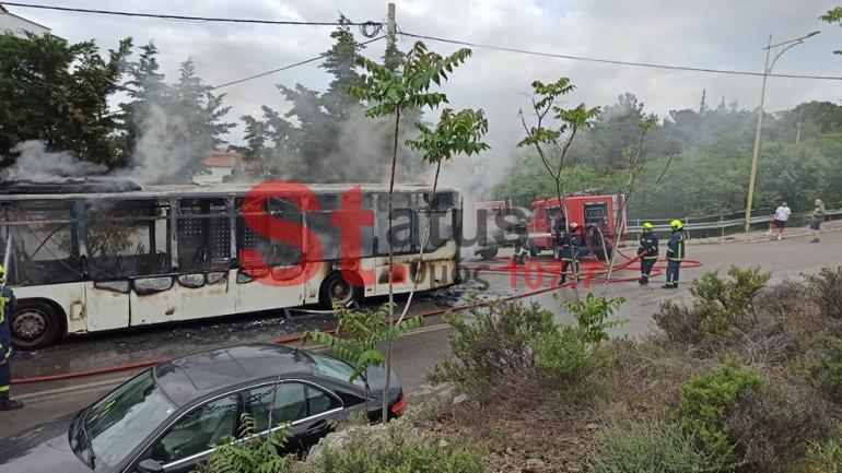 Πυρκαγιά σε εν κινήσει λεωφορείο στο Πανόραμα (ΦΩΤΟ-ΒΙΝΤΕΟ)