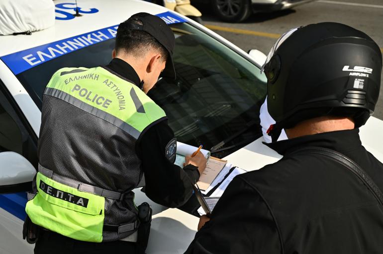Σαφάρι ελέγχων της ΕΛΑΣ στην Κεντρική Μακεδονία - 29 καμπάνες για μη χρήση κράνους σε μια βδομάδα