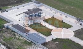 Οικογένεια Ρομά που εμπλέκεται στην απάτη με τις χρυσές λίρες είχε μέχρι και ελικοδρόμιο!