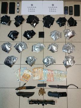 Θεσσαλονίκη: Πουλούσαν ναρκωτικά σε μίνι μάρκετ – Συνελήφθησαν υπάλληλοι και “πελάτες”