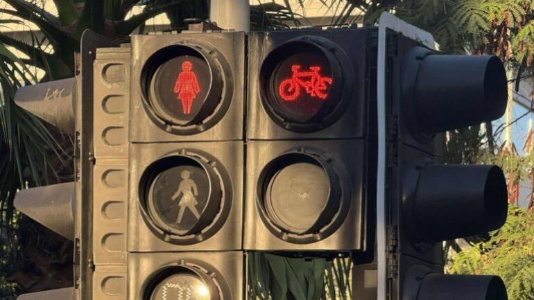 Κύπρος: Για πρώτη φορά και γυναικείες φιγούρες στα φανάρια