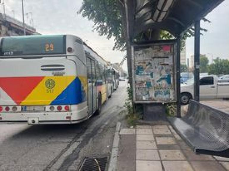 Θεσσαλονίκη: Επιβάτες και οδηγός λεωφορείου του ΟΑΣΘ εγκλώβισαν πορτοφολά και τον παρέδωσαν στην αστυνομία