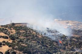 Μάχη με τα πύρινα μέτωπα στο Ρέθυμνο: Διαδοχικά μηνύματα του 112 για εκκενώσεις