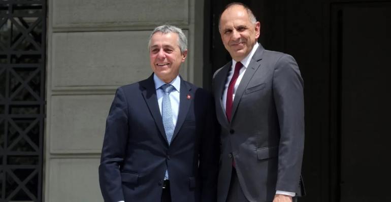 Συνάντηση Γεραπετρίτη με Ελβετό ΥΠΕΞ: Ανάγκη για εμβάθυνση στις σχέσεις Ελλάδας-Ελβετίας σε άμυνα, επενδύσεις και μεταναστευτικό