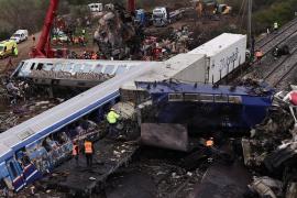 Τέμπη: “Υπήρχε ξυλόλιο στον χώρο της σύγκρουσης των τρένων – Η μεταφορά του είναι παράνομη”, λέει εμπειρογνώμονας