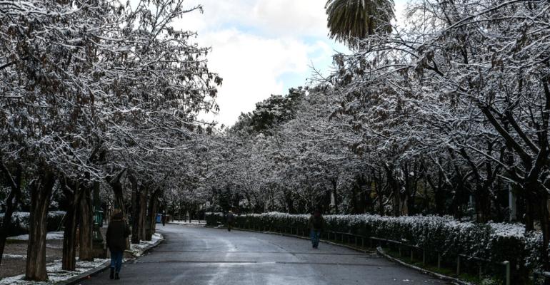 Καιρός: Προ των πυλών χειμωνιάτικη εισβολή με παγετό, θυελλώδεις ανέμους και χιόνια το Σαββατοκύριακο