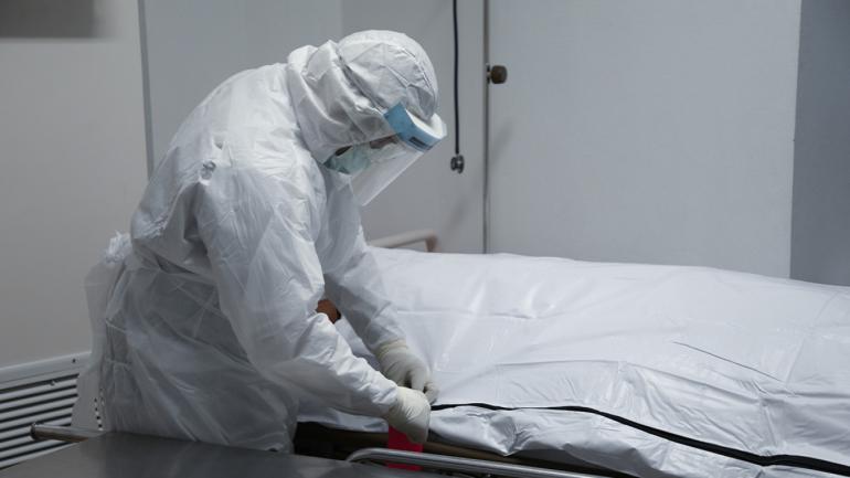 Μήνυση σε παθολογοανατόμο στη Θεσσαλονίκη από πέντε οικογένειες για καθυστερήσεις σε ιατροδικαστές εκθέσεις