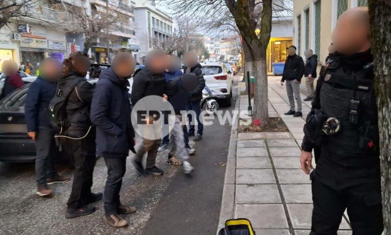 Σέρρες: “Αν έφυγε από τα χέρια μου ζητάω συγγνώμη” λέει μέσα από τα κρατητήρια ο 15χρονος που χτύπησε μέχρι θανάτου τον 17χρονο