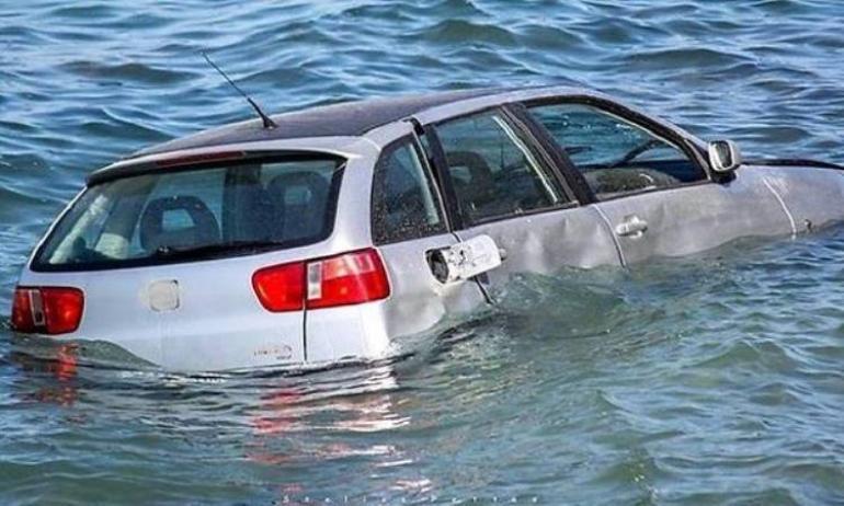 Χαλκιδική: ΙΧ έπεσε στη θάλασσσα