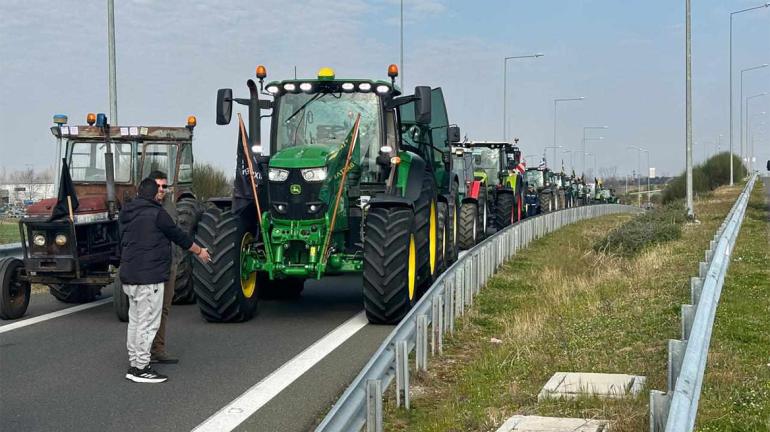 Αγρότες: Ξεκίνησαν τα τρακτέρ για την Αθήνα - Πώς θα φτάσουν στο κέντρο της πόλης την Τρίτη