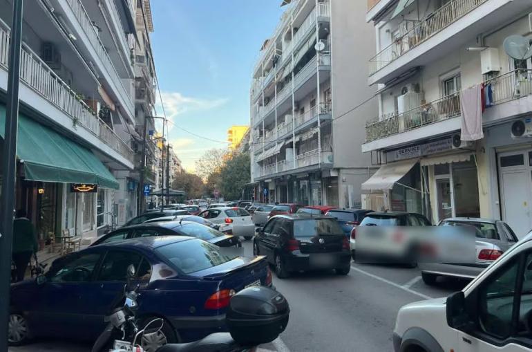 Θεσσαλονίκη: Ανάσα για τη στάθμευση η κάρτα κατοίκων στην Ε΄ Κοινότητα - Οι 9 δρόμοι όπου θα εφαρμοστεί το μέτρο