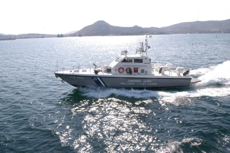 Σάμος: Το Λιμενικό διέσωσε 35 αλλοδαπούς ανοιχτά του νησιού