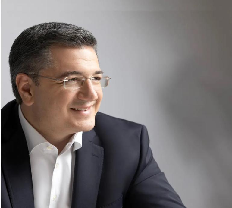Έξαλλος ο Τζιτζικώστας για τα fake news