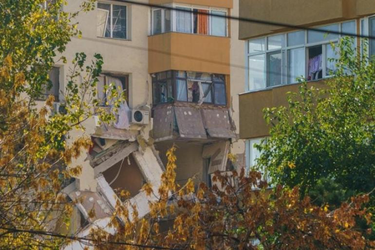 Βουκουρέστι: Δύο νεκροί και 12 τραυματίες από έκρηξη σε πολυκατοικία – Κατέρρευσαν όροφοι