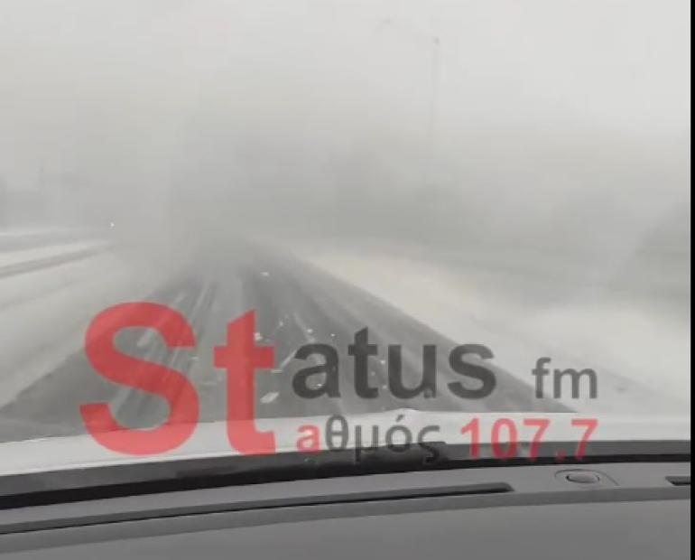 Τα πρώτα χιόνια έπεσαν γύρω από τη Θεσσαλονίκη - Εκχιονιστικά στο Πανόραμα