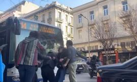 Θεσσαλονίκη: Οριστικά εκτός ΟΑΣΘ ο οδηγός που κατέβηκε από το λεωφορείο και έδειρε άλλον οδηγό
