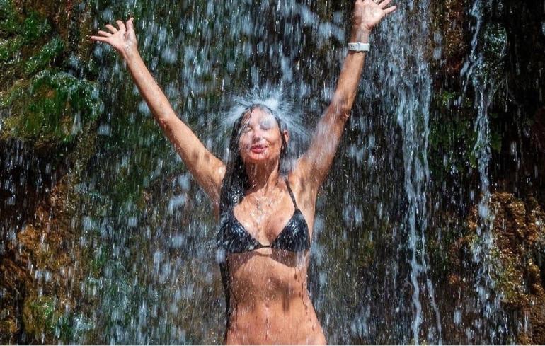 Στους Παξούς η Ντέμι Μουρ - Η συνάντηση με τον Παπακαλιάτη (φωτο)