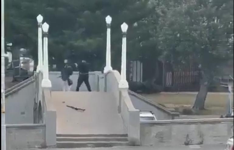 Τρομοκρατική επίθεση στο Σίδνεϊ: Στους 16 οι νεκροί - Σχέσεις με το ISIS πιστεύεται ότι είχαν οι δράστες (video)