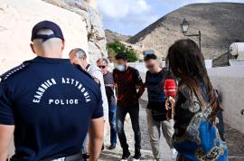 Δολοφονία στη Σύρο: “Νόμιζα ότι η 42χρονη ήταν κλέφτης και τη μαχαίρωσα” υποστηρίζει ο δράστης