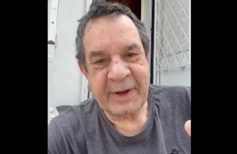 Ο Σταμάτης Σπανουδάκης υπέστη ελαφρύ εγκεφαλικό – Το ανακοίνωσε ο ίδιος μέσω βίντεο