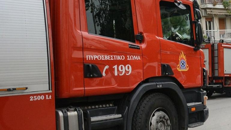 Θεσσαλονίκη: Πυρκαγιά σε αυτοκίνητο έξω από το νοσοκομείο "Παπανικολάου" (VIDEO)