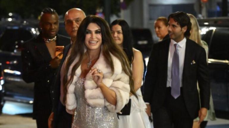 Η Καστοριά προσκαλεί την Κίμπερλι Γκιλφόιλ στην 51η έκθεση γούνας