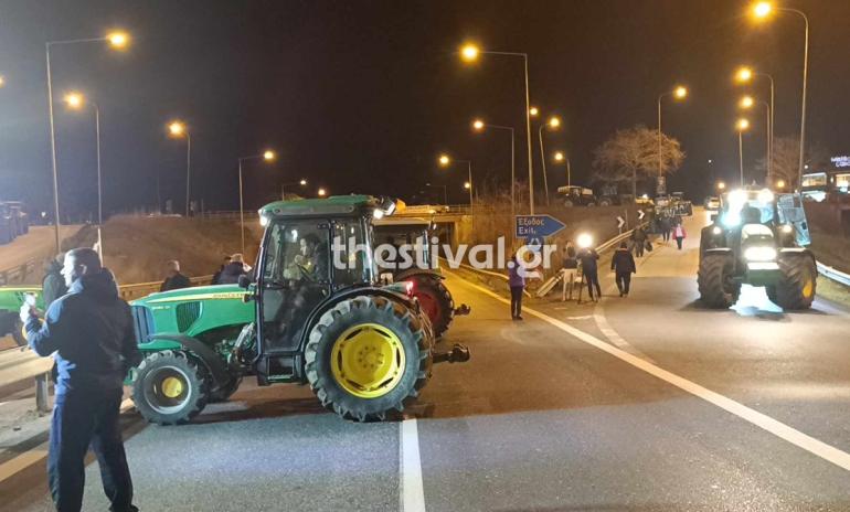 Χαλκιδική: Αγρότες απέκλεισαν και σήμερα την Μουδανιών