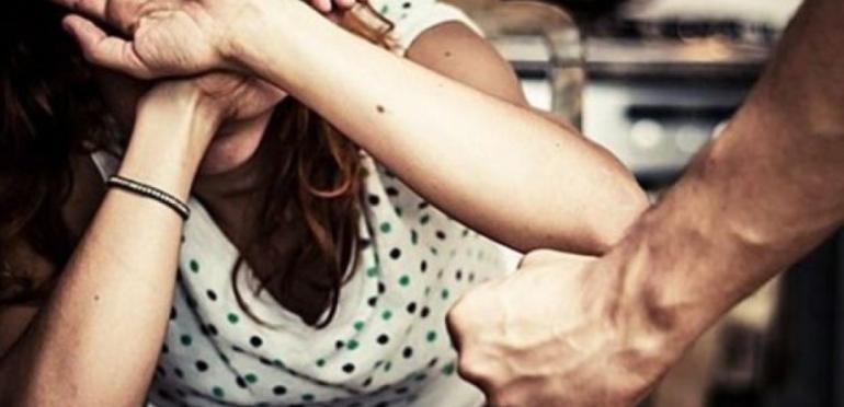Χαλκίδα: Νέο περιστατικό ενδοοικογενειακής βίας - Ξυλοκόπησε την αρραβωνιαστικιά του μέσα στο σπίτι της