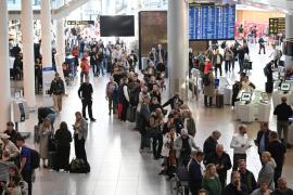 Κατ’ αρχήν συμφωνία στην ΕΕ για τα δικαιώματα επιβατών: Αποζημιώσεις έως 600 ευρώ για καθυστερήσεις πτήσεων – Πότε η οριστικοποίησή της
