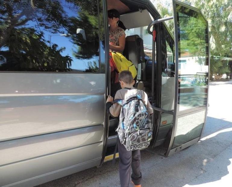 «Πράσινο φως» στη νέα πρόταση Γιουτίκα για να αρθεί το αδιέξοδο στη μεταφορά των μαθητών