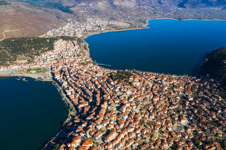Κατά 18 εκ. ανέβηκε η στάθμη των υδάτων της λίμνης Καστοριάς λόγω των βροχοπτώσεων