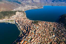 Κατά 18 εκ. ανέβηκε η στάθμη των υδάτων της λίμνης Καστοριάς λόγω των βροχοπτώσεων