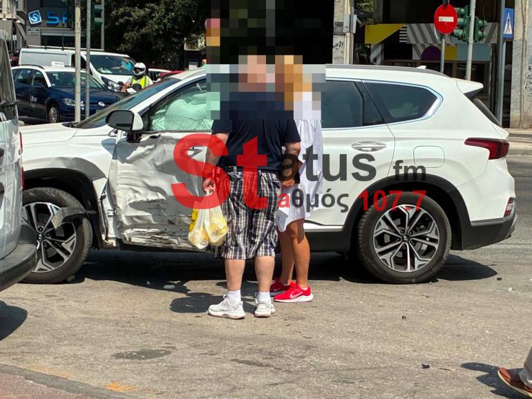 Θεσσαλονίκη: Σύγκρουση οχημάτων στη Δωδεκανήσου (ΦΩΤΟ)