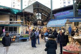 Σε κλίμα Χριστουγέννων από νωρίς το πρωί η Θεσσαλονίκη – Γέμισε με κόσμο η αγορά (φωτο & video)