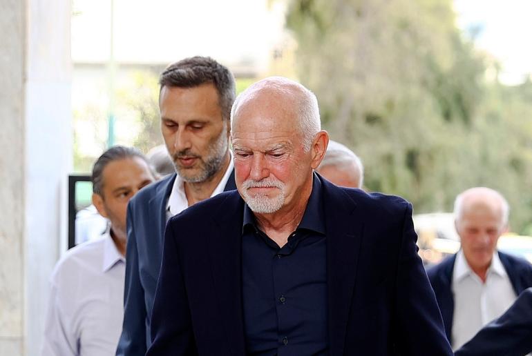 Ο επικήδειος του Γιώργου Παπανδρέου για τη μητέρα του Μαργαρίτα: “Αν μας παρακολουθεί θα το κάνει με χαμόγελο” – Πλήθος κόσμου στην πολιτική της κηδεία
