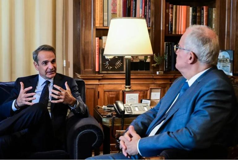 Μητσοτάκης σε Τασούλα για μνημείο Αγνώστου Στρατιώτη: «Να διαφυλάξουμε τον χαρακτήρα του»