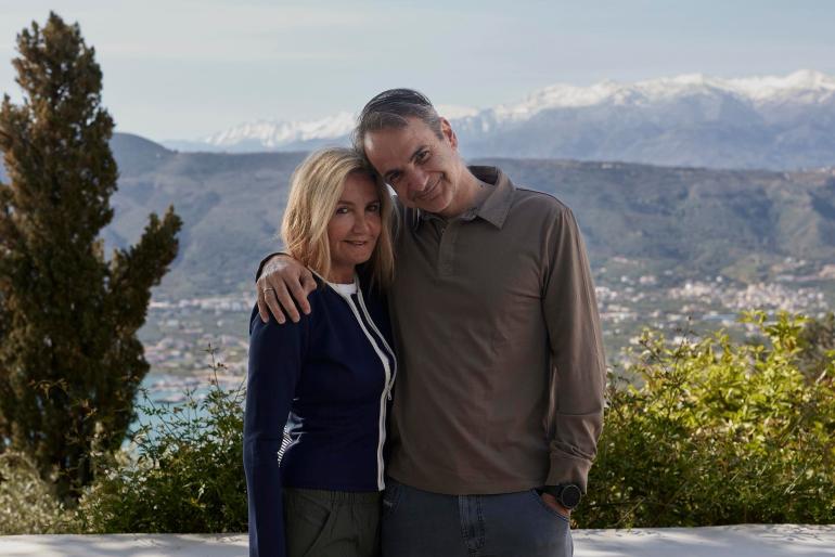 Ευχές του Κυριάκου Μητσοτάκη για το Πάσχα με τη Μαρέβα Γκραμπόφσκι: «Χρόνια πολλά με υγεία»