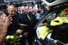 Η Θεσσαλονίκη αποχαιρετά τον Γιάννη Ιωαννίδη – Πλήθος κόσμου στο Αλεξάνδρειο Μέλαθρο