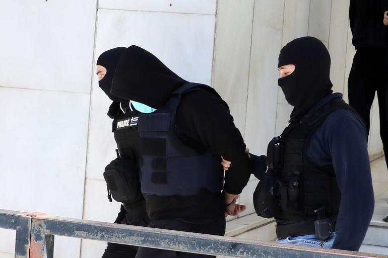 Δολοφονία στον Άγιο Δημήτριο: Ελεύθεροι ο 18χρονος και οι δύο κοπέλες μετά τη δίωξη για υπόθαλψη εγκληματία, τη Δευτέρα η δίκη