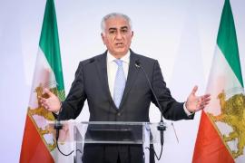 Ρεζά Παχλεβί: Ποιος είναι ο εξόριστος γιος του σάχη που θέλει να καθίσει στον «Θρόνο του Παγωνιού»