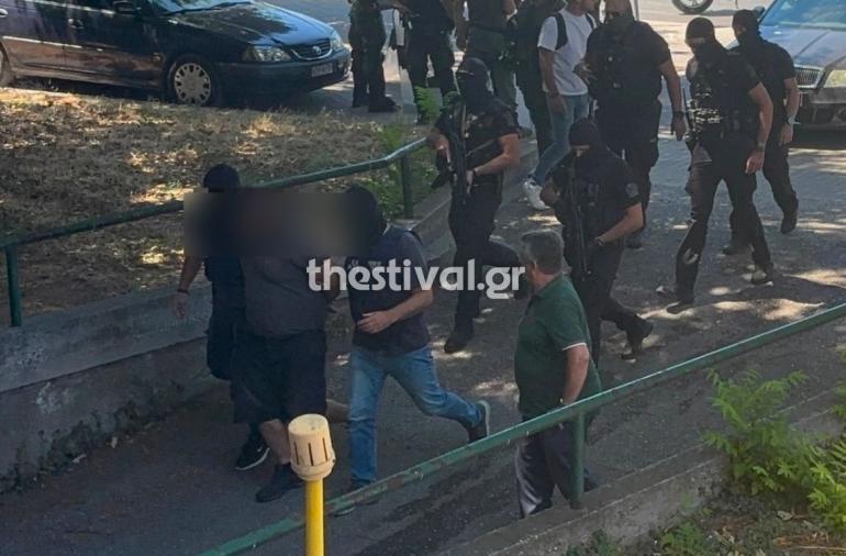 Θεσσαλονίκη: Προφυλακιστέοι οι δύο κατηγορούμενοι για τη φονική επίθεση στο σπίτι της οικογένειας Νέστορα – Νέα προθεσμία για τον τρίτο