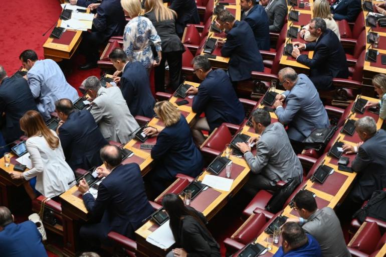 Βουλή: Ψηφίστηκε με 158 «ναι» το νέο εργασιακό νομοσχέδιο