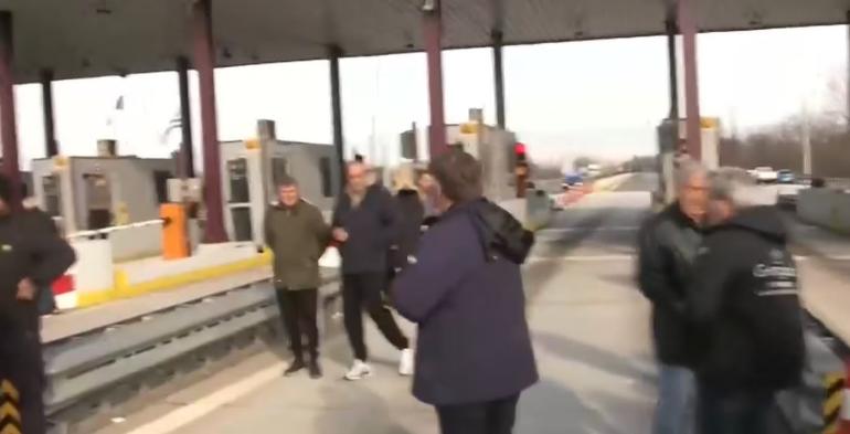 Μπλόκο Προμαχώνα: Αγρότες σήκωσαν τις μπάρες σε διόδια «επ' αόριστον» - Σφραγισμένο το τελωνείο για τα φορτηγά