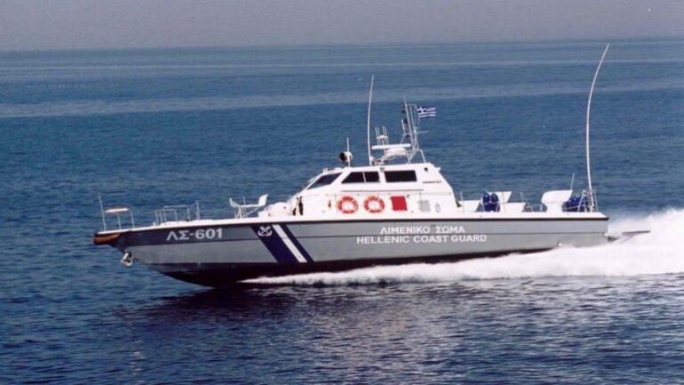 Χαλκιδική: Βυθίστηκε σκάφος στον Άγιο Νικόλαο – Οι επιβάτες βγήκαν στην ακτή κολυμπώντας