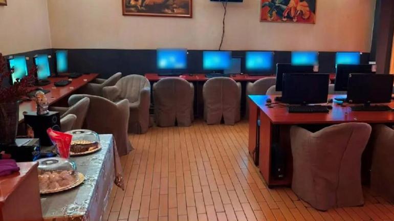 Έπαιζαν παράνομα «φρουτάκια» σε κατάστημα στη Θεσσαλονίκη - 12 συλλήψεις